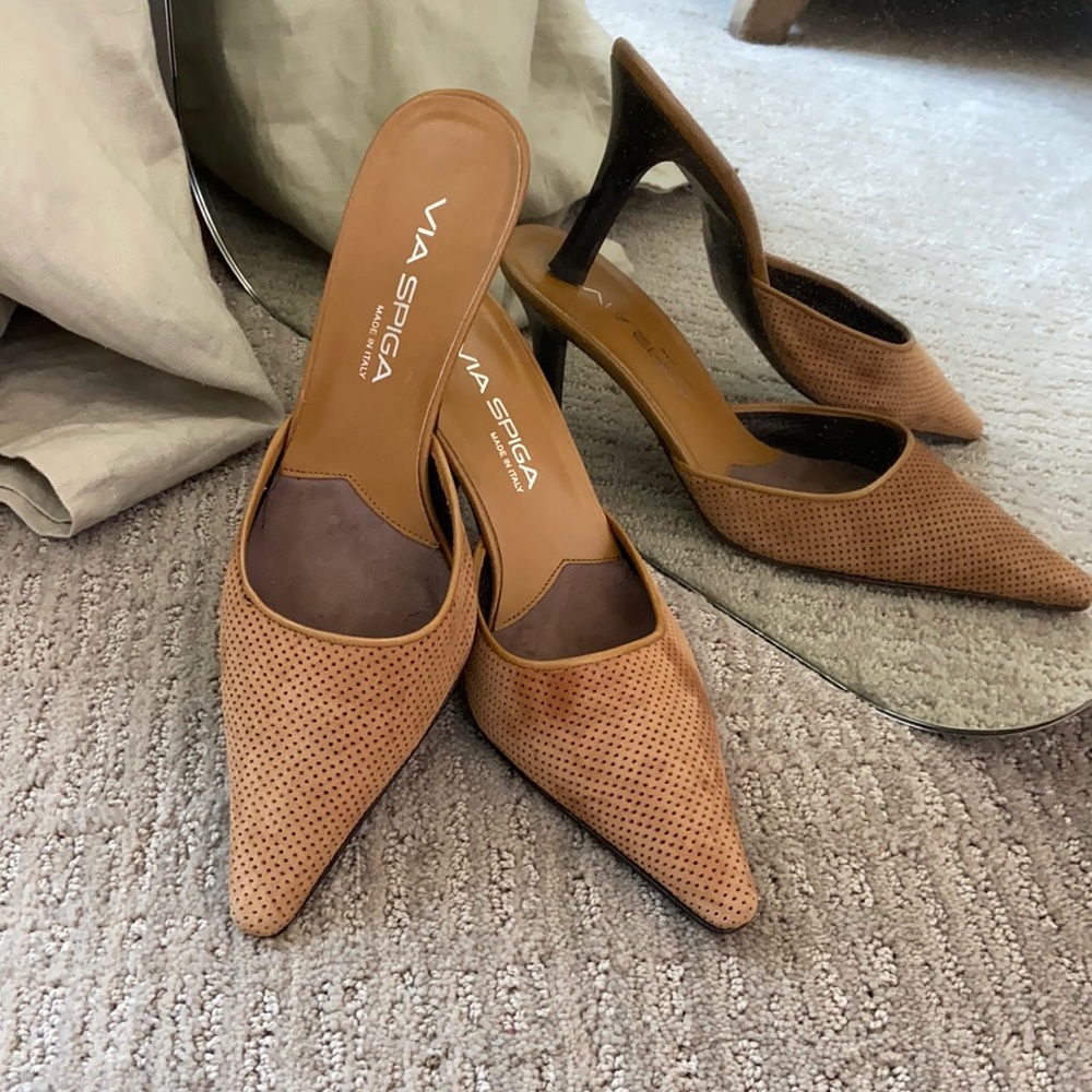 Point toe mules